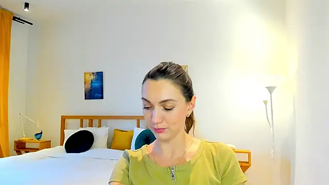 LovelyeeMia online show from December 10, 10:49 am