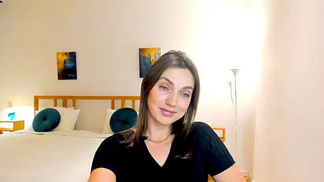 LovelyeeMia online show from December 11, 4:42 pm