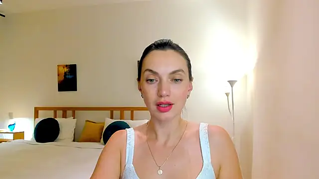 LovelyeeMia online show from December 12, 7:37 pm