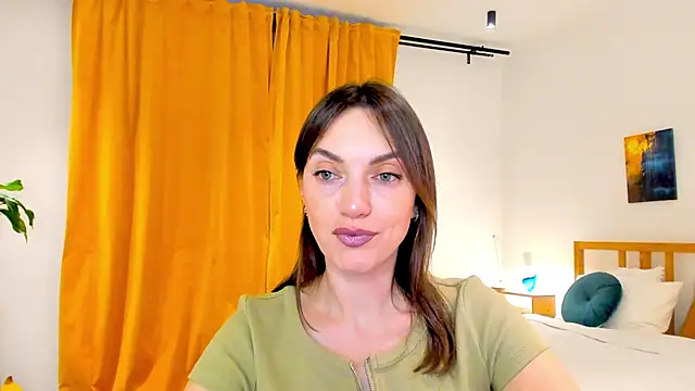 LovelyeeMia online show from December 13, 12:50 pm