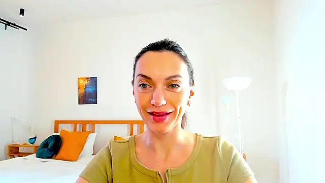 LovelyeeMia online show from December 14, 6:35 am