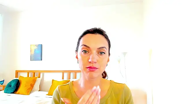 LovelyeeMia online show from December 14, 9:40 am