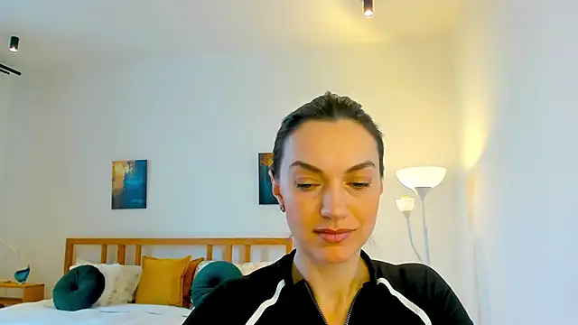 LovelyeeMia online show from December 16, 7:58 am