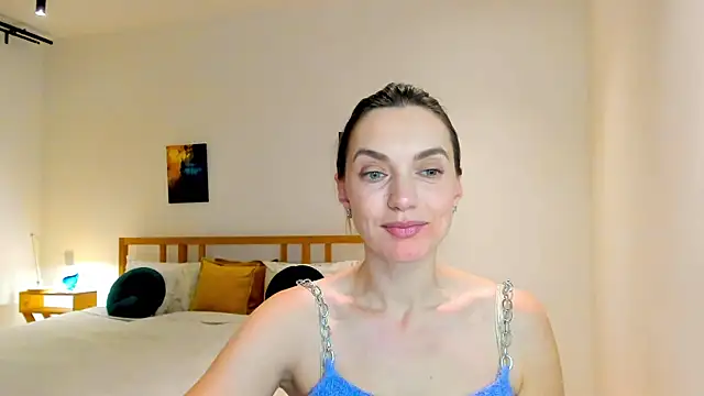 LovelyeeMia online show from December 17, 2:22 pm