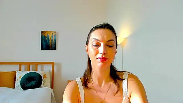 LovelyeeMia online show from December 19, 7:40 am