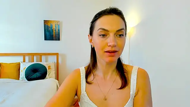 LovelyeeMia online show from December 19, 10:45 am