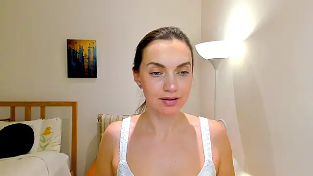 LovelyeeMia online show from December 21, 1:42 pm