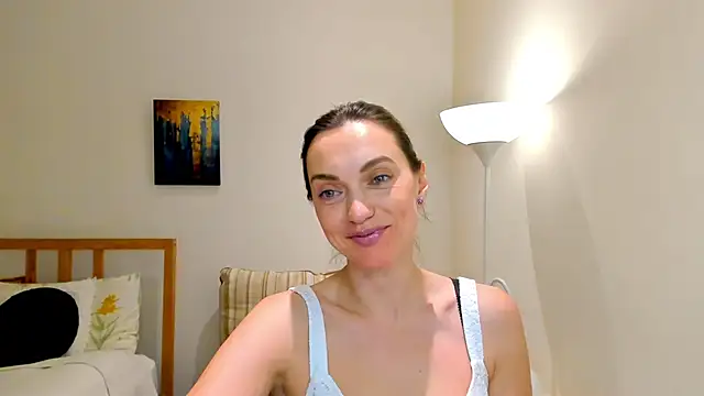 LovelyeeMia online show from December 21, 4:46 pm