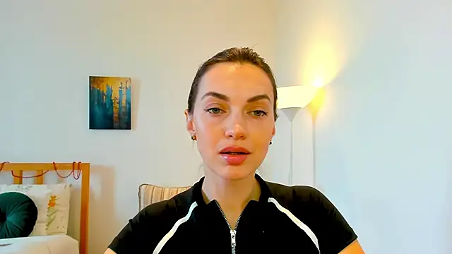 LovelyeeMia online show from December 28, 8:05 am