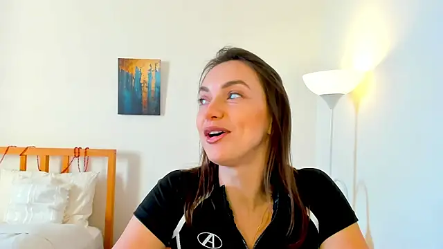 LovelyeeMia online show from January 6, 11:40 am