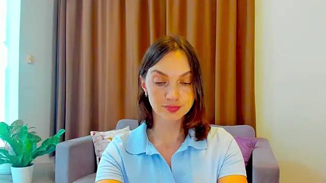 LovelyeeMia online show from November 13, 8:02 am