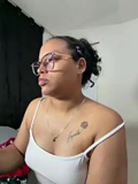 Snapshot of angela_angels_ chatting on June 11, 2:53 am angela angels online show from June 11, 2:53 am
