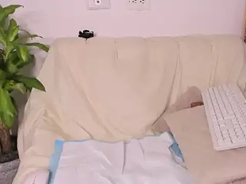 Snapshot of lulu_rrussell chatting on January 22, 6:52 am lulu rrussell online show from January 22, 6:52 am