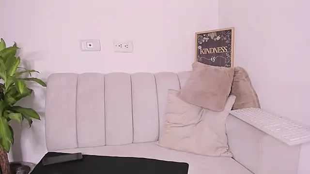 Snapshot of lulu_rrussell chatting on February 5, 5:52 am lulu rrussell online show from February 5, 5:52 am