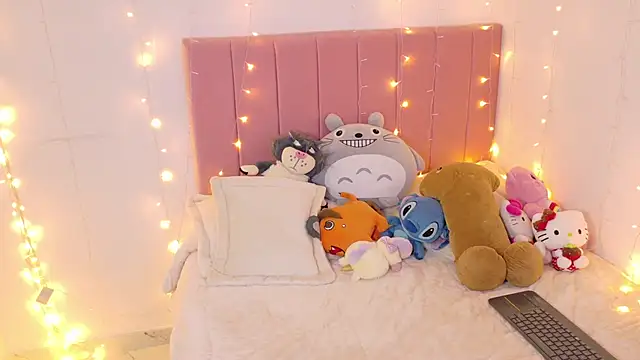 Snapshot of p3ach1 chatting on December 5, 3:15 am p3ach1 online show from December 5, 3:15 am