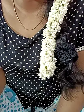 tamil-varshu online show from December 4, 6:28 pm