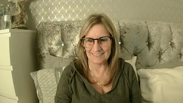 Additive Mature Linda online show from October 3, 6:38 pm