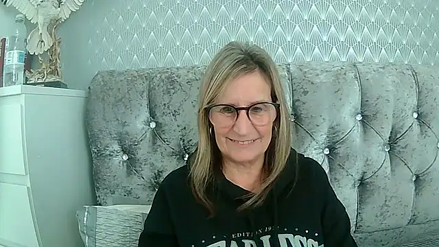Additive Mature Linda online show from October 6, 3:20 pm