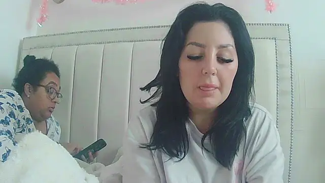 vanilla chocolate23 online show from November 18, 9:47 am