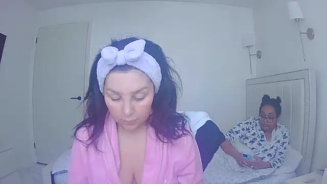 vanilla chocolate23 online show from March 26, 9:04 am