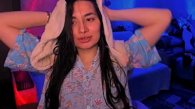 Swee Alicee online show from March 6, 7:21 pm