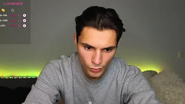 denlover1 online show from October 28, 8:40 am