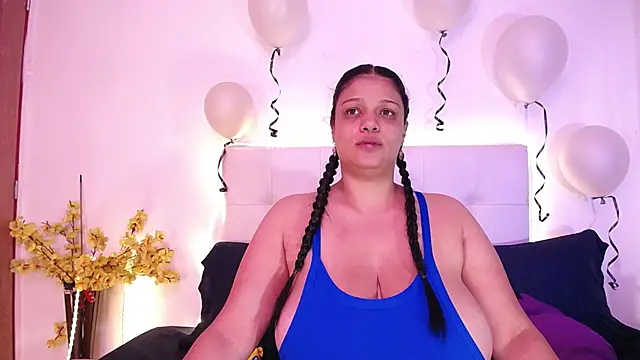 Nicol Love0 online show from April 18, 1:04 pm