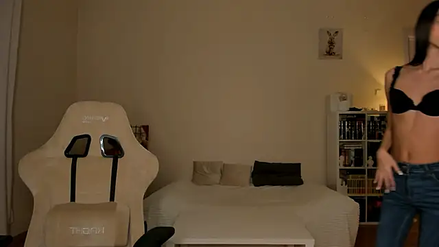 Snapshot of your_emily_ chatting on February 9, 8:57 pm your emily online show from February 9, 8:57 pm