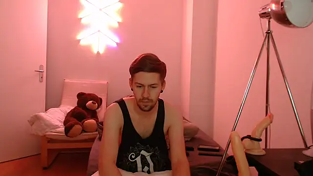 Snapshot of jonny-bisexual chatting on December 15, 12:18 am jonny-bisexual online show from December 15, 12:18 am