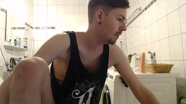 Snapshot of jonny-bisexual chatting on December 29, 9:52 pm jonny-bisexual online show from December 29, 9:52 pm