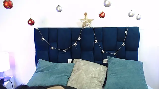 kitii we3d online show from December 25, 5:05 am