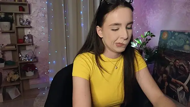 AuroraAksnesss online show from December 11, 2:22 pm