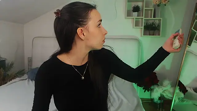 AuroraAksnesss online show from March 11, 7:58 am