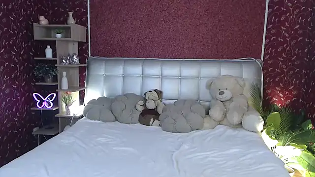 AuroraAksnesss online show from September 11, 8:14 am