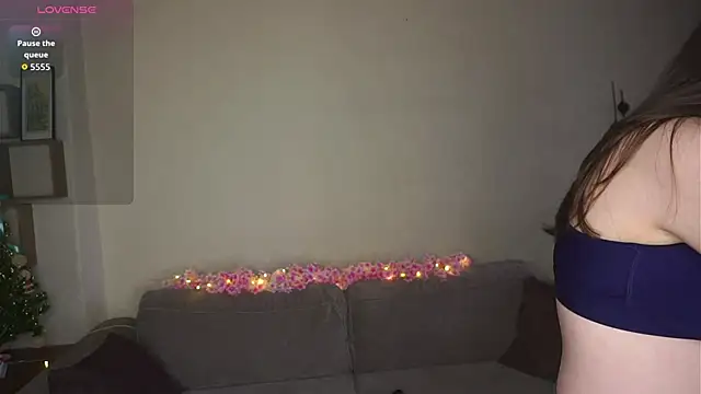 Snapshot of CathrynDail chatting on April 11, 6:07 am CathrynDail online show from April 11, 6:07 am