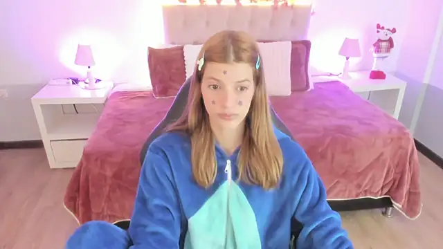 Nora Vennucci online show from December 16, 12:32 pm