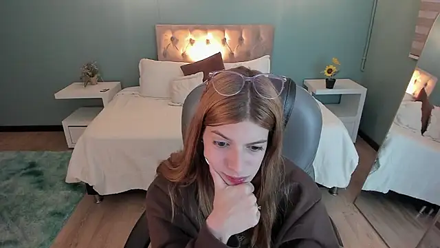 Snapshot of Nora_Vennucci chatting on January 31, 8:18 pm Nora Vennucci online show from January 31, 8:18 pm