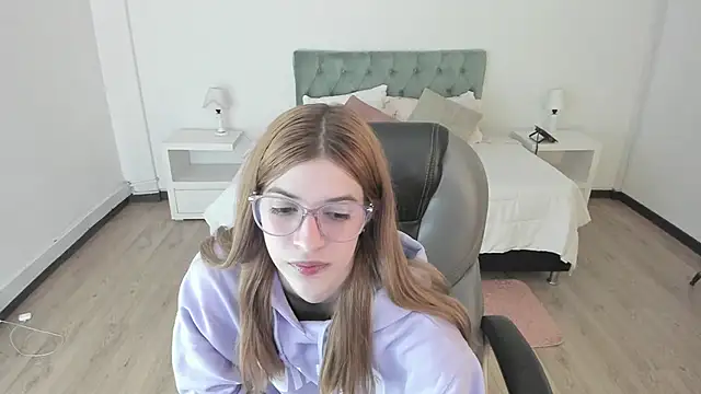 Snapshot of Nora_Vennucci chatting on February 1, 12:26 pm Nora Vennucci online show from February 1, 12:26 pm