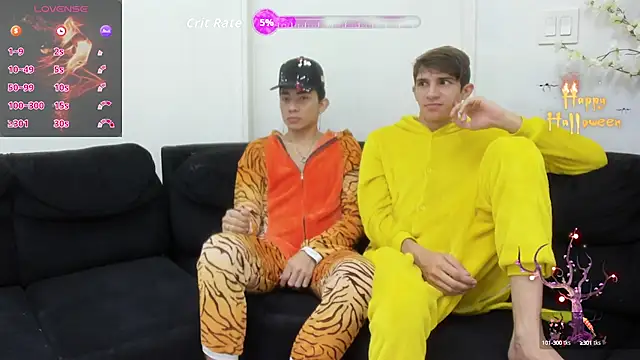 Snapshot of StrawwBoys chatting on October 14, 10:49 am StrawwBoys online show from October 14, 10:49 am