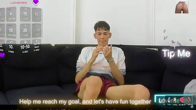 Snapshot of StrawwBoys chatting on November 16, 8:25 pm StrawwBoys online show from November 16, 8:25 pm