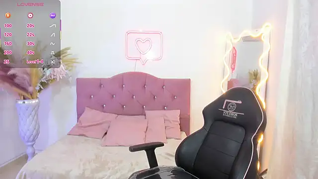 Snapshot of kendra_tay chatting on November 28, 3:31 am kendra tay online show from November 28, 3:31 am