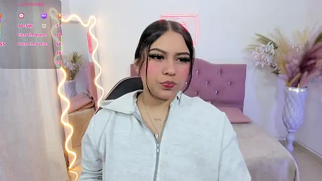 Snapshot of kendra_tay chatting on December 1, 3:00 am kendra tay online show from December 1, 3:00 am