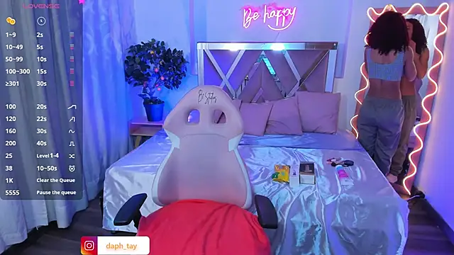 Daphnne tay online show from January 22, 3:31 am