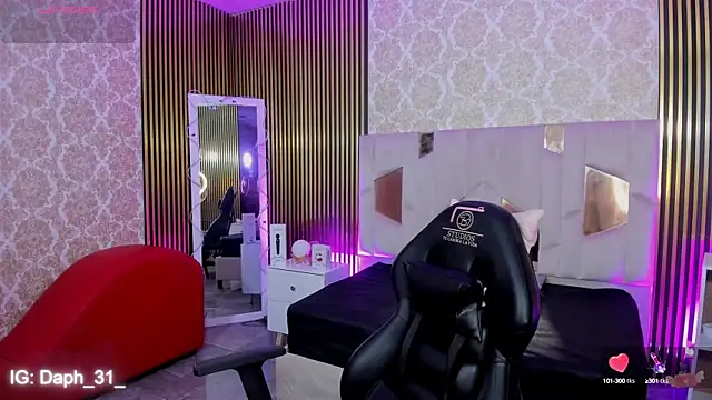 Daphnne tay online show from October 10, 7:35 pm