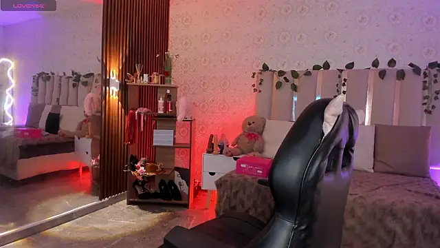 Snapshot of Daphnne_tay chatting on February 4, 3:34 am Daphnne tay online show from February 4, 3:34 am