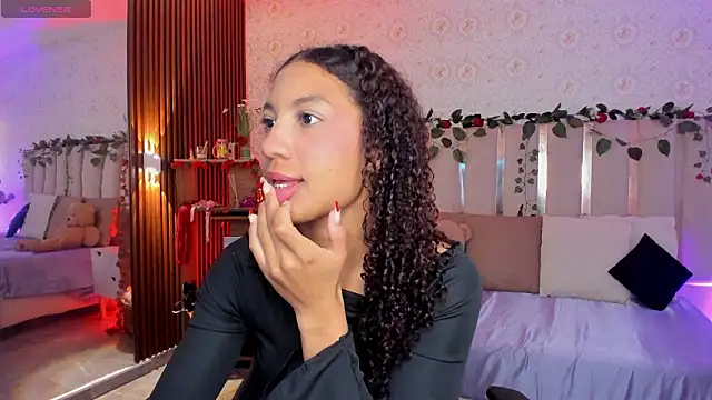 Snapshot of Daphnne_tay chatting on February 9, 3:43 am Daphnne tay online show from February 9, 3:43 am