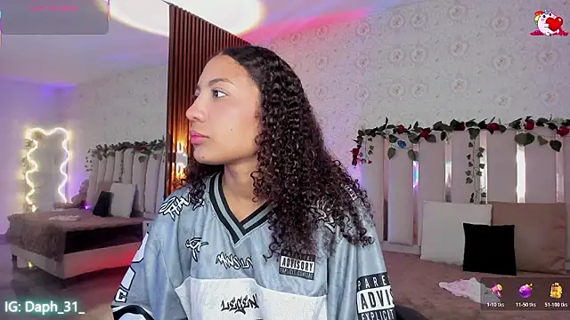 Snapshot of Daphnne_tay chatting on February 19, 3:35 am Daphnne tay online show from February 19, 3:35 am