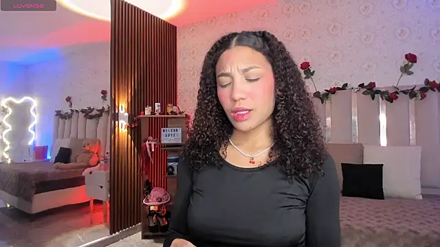 Snapshot of Daphnne_tay chatting on February 23, 3:37 am Daphnne tay online show from February 23, 3:37 am