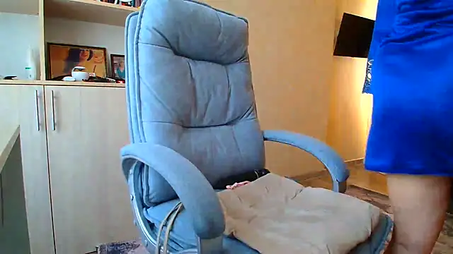 Snapshot of Brionia chatting on June 21, 5:21 am Brionia online show from June 21, 5:21 am