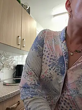 Snapshot of Barbie_26 chatting on March 18, 9:52 am Barbie 26 online show from March 18, 9:52 am